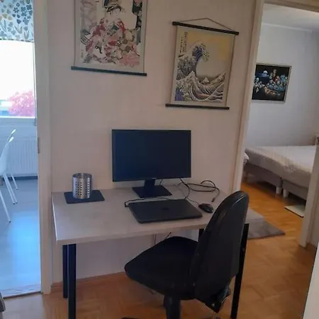 아파트 Spacious Near The Center Of *