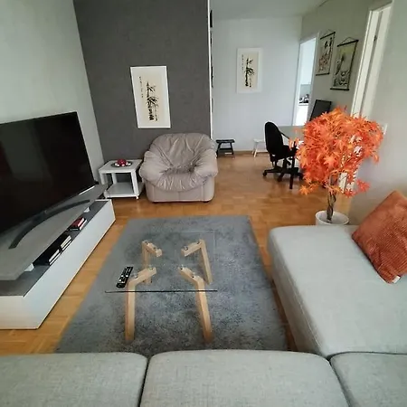 Διαμέρισμα Spacious Near The Center Of