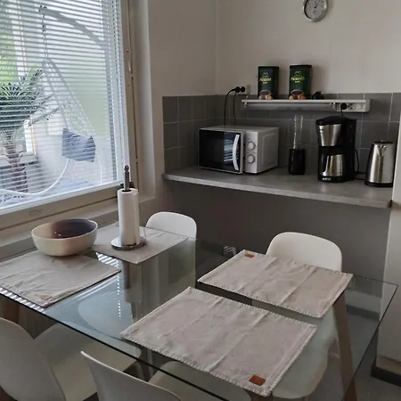 아파트 Spacious Near The Center Of 살로