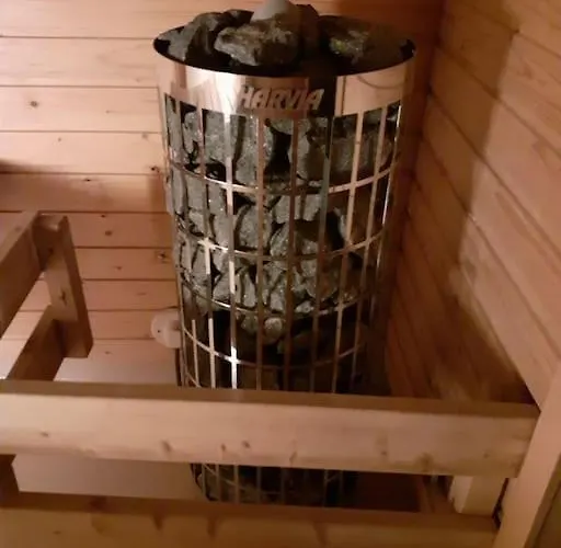 Spacious Near The Center Of * サロ