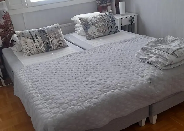 アパート Spacious Near The Center Of サロ